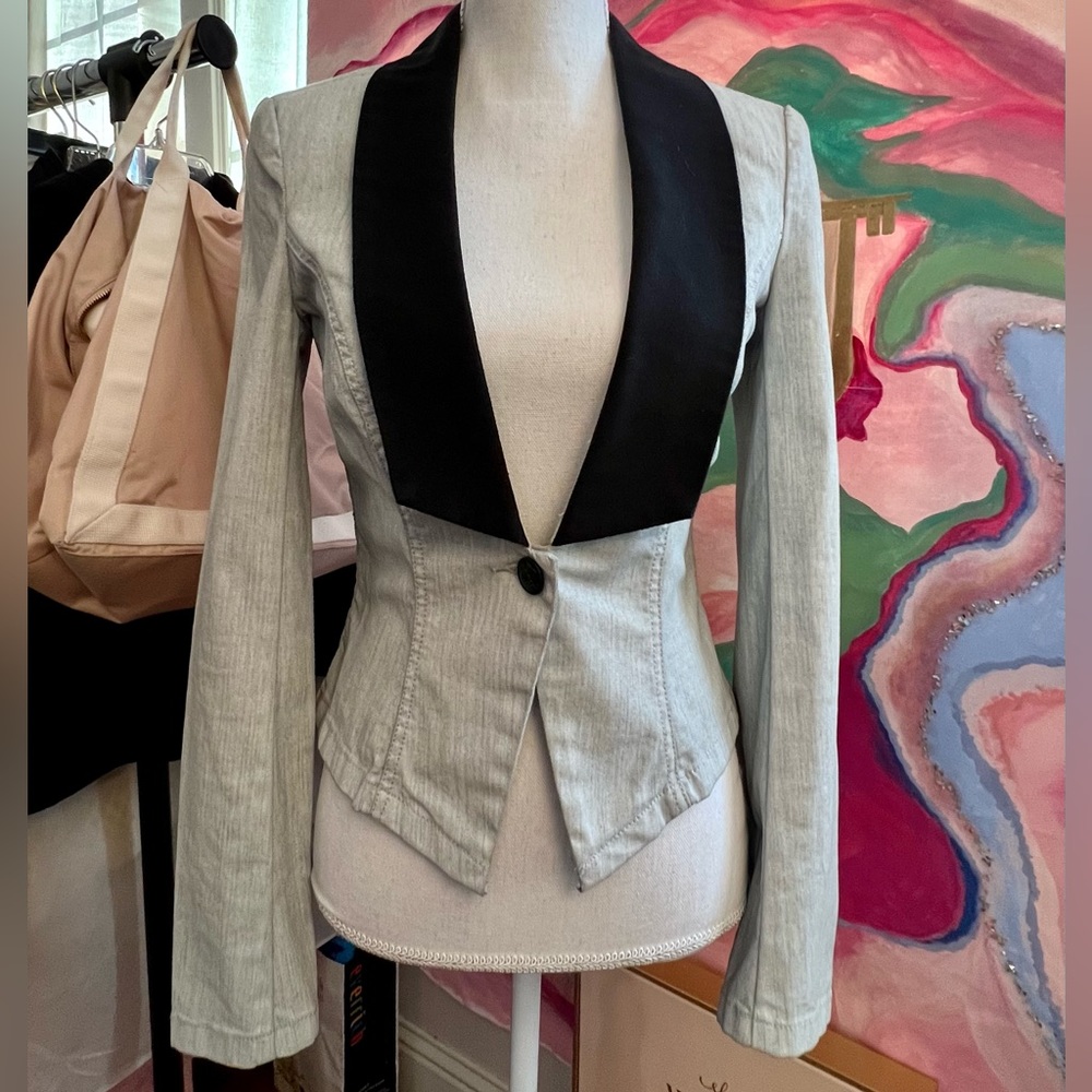 NWOT Rock & Republic Tuxedo Style Denim Jean Jacket Light Grey XS